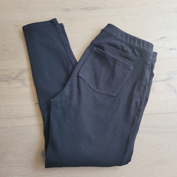 EUC SPANX Black Denim Jean Women's sz L Pull-on Skinny Shapewear Cropped Jeans - Picture 1 of 10